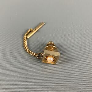 NO BRAND Gold Tone Metal Square Lapel Pin